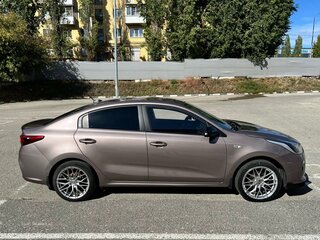 2018 Kia Rio IV, коричневый, 1370000 рублей, вид 4