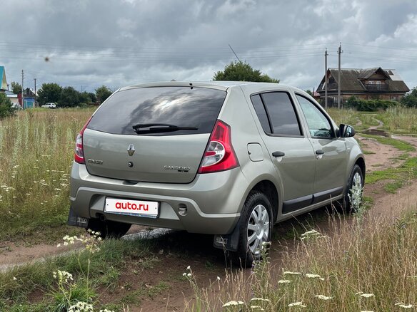 2013 Renault Sandero I, бежевый, 620000 рублей - вид 1