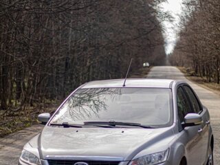 2011 Ford Focus II Рестайлинг, серебристый, 570000 рублей, вид 3