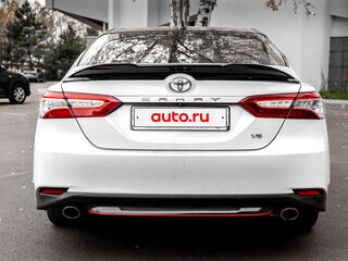 2019 Toyota Camry VIII (XV70), серебристый, 2700000 рублей, вид 3
