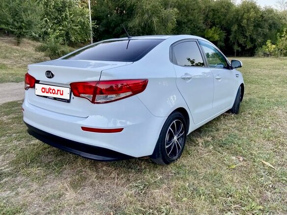 2016 Kia Rio III Рестайлинг, белый, 780000 рублей - вид 5