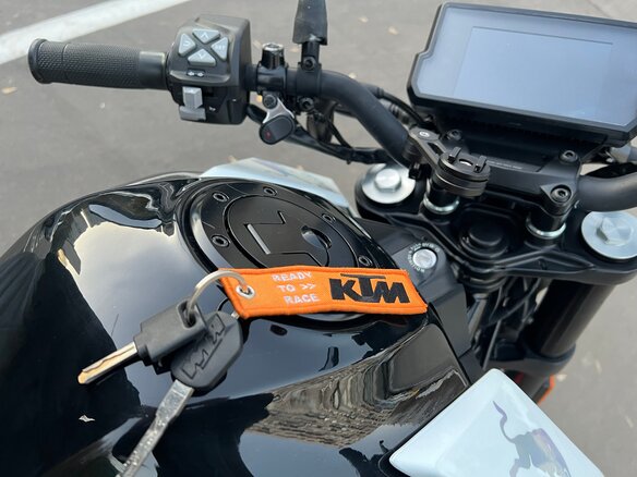 2023 KTM 125 Duke, белый, 559999 рублей - вид 17