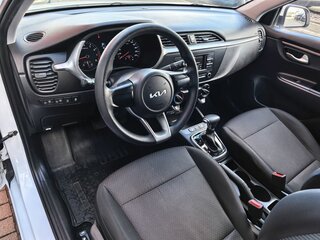 2022 Kia Rio IV Рестайлинг, белый, 1659000 рублей, вид 5