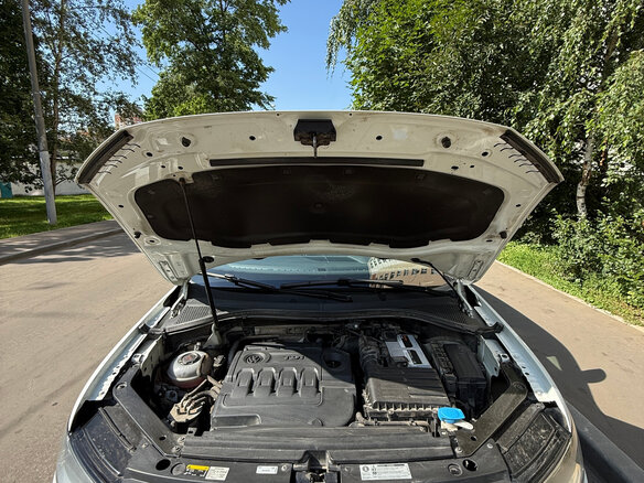 2017 Volkswagen Tiguan II, белый - вид 16