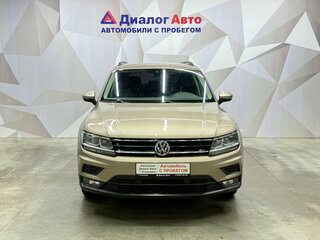 2020 Volkswagen Tiguan II, коричневый, 2460000 рублей, вид 2