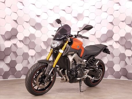 2014 Yamaha MT-09 (FZ-09), оранжевый, 627000 рублей, вид 2