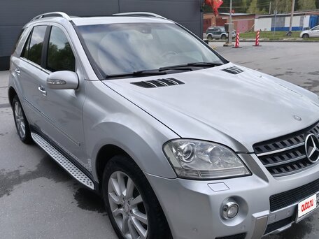 2005 Mercedes-Benz M-Класс 500 II (W164), серебристый, 1300000 рублей, вид 4
