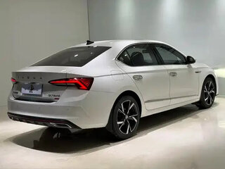 2022 Skoda Octavia IV (A8), белый, 1890084 рублей, вид 4