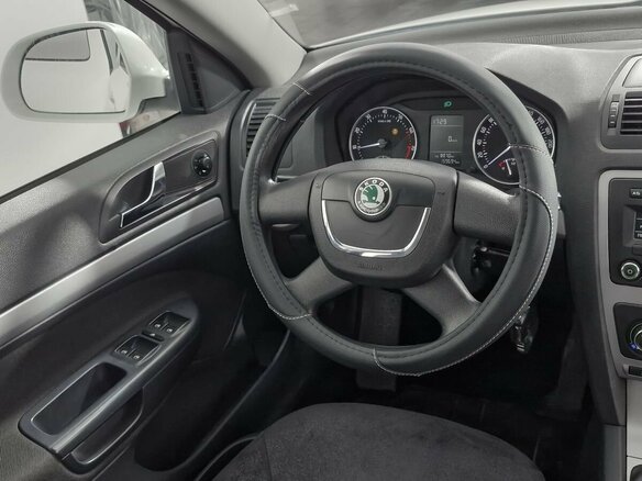 2013 Skoda Octavia II (A5) Рестайлинг, белый, 859000 рублей - вид 15