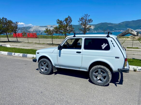 2011 Lada (ВАЗ) 2121 (4x4) I Рестайлинг, белый, 400000 рублей - вид 8