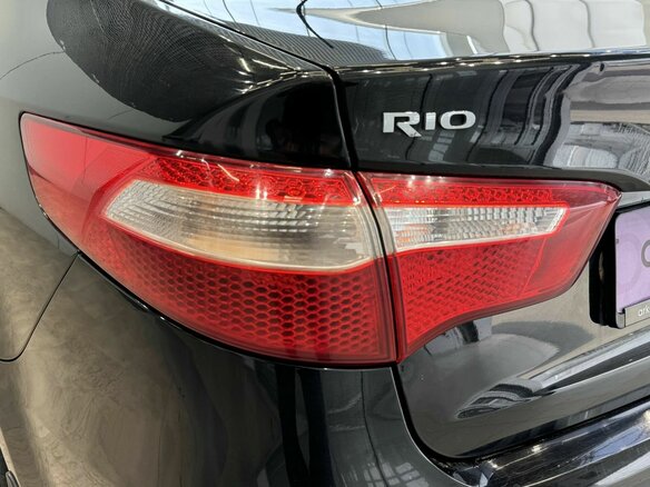 2012 Kia Rio 5-speed III, чёрный, 900000 рублей - вид 9