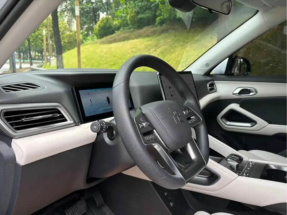2025 BYD Yuan Up 45.12 kWh, серебристый, 1650000 рублей - вид 13