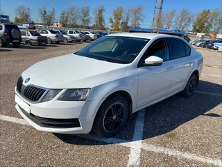 2017 Skoda Octavia III (A7) Рестайлинг, белый, 1200000 рублей, вид 2