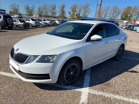 2017 Skoda Octavia III (A7) Рестайлинг, белый, 1200000 рублей, вид 2