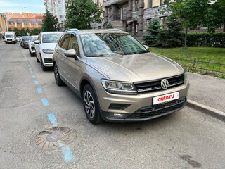 2018 Volkswagen Tiguan II, золотистый, 2500000 рублей, вид 3