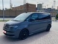 2022 Volkswagen Multivan T7, серый, 5850000 рублей - вид 1