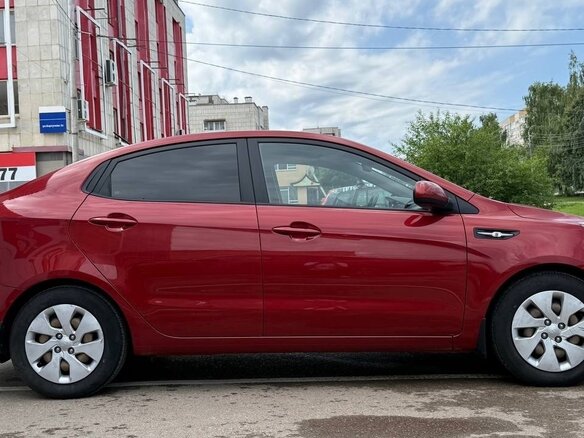2016 Kia Rio III Рестайлинг, красный, 950000 рублей - вид 3