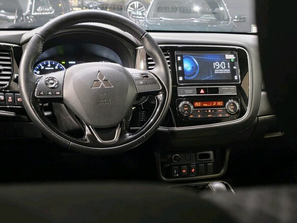 2019 Mitsubishi Outlander III Рестайлинг 3, белый - вид 21