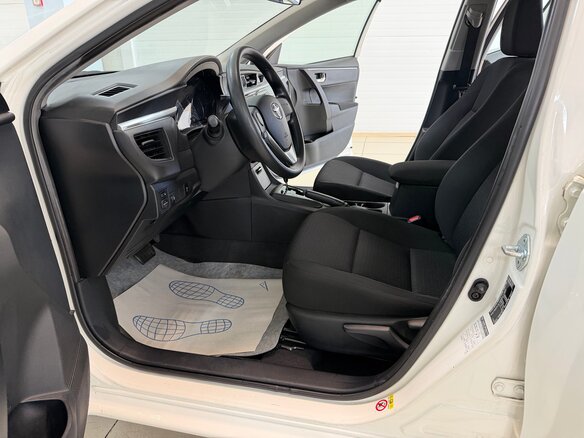 2013 Toyota Corolla XI (E160, E170, E180), белый - вид 12