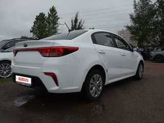 2018 Kia Rio IV, белый, 1056000 рублей, вид 3