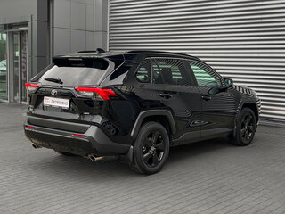 2022 Toyota RAV4 V (XA50), чёрный, 3499000 рублей, вид 4