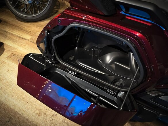 2025 Honda GL 1800 Gold Wing, пурпурный, 3690000 рублей - вид 10
