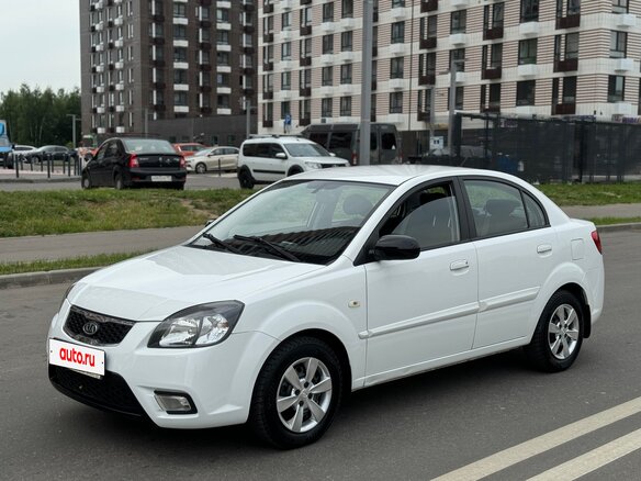 2011 Kia Rio II Рестайлинг, белый - вид 1