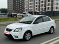 2011 Kia Rio II Рестайлинг, белый - вид 1