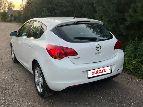 2011 Opel Astra J, белый - вид 9