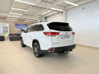 2018 Toyota Highlander III (XU50) Рестайлинг, белый, 4199000 рублей, вид 4