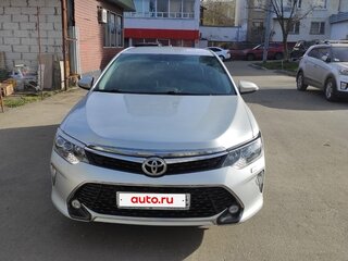 2017 Toyota Camry VII (XV50) Рестайлинг, серебристый, 2350000 рублей, вид 2