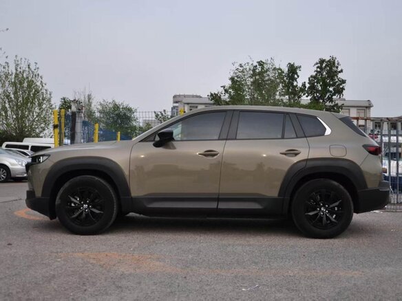 2023 Mazda CX-50, бежевый, 2857000 рублей - вид 2