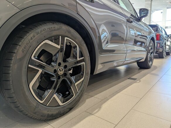 2026 Volkswagen Touareg III Рестайлинг, серый, 12490000 рублей - вид 5