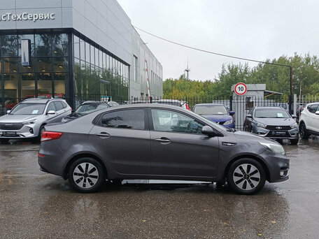 2015 Kia Rio III Рестайлинг, серый, 736000 рублей, вид 4