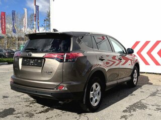 2018 Toyota RAV4 IV (XA40) Рестайлинг, коричневый, 2640000 рублей, вид 3