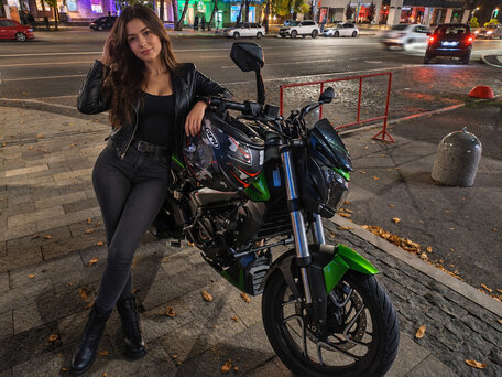 2021 Bajaj Dominar 400, зелёный, 379000 рублей, вид 1