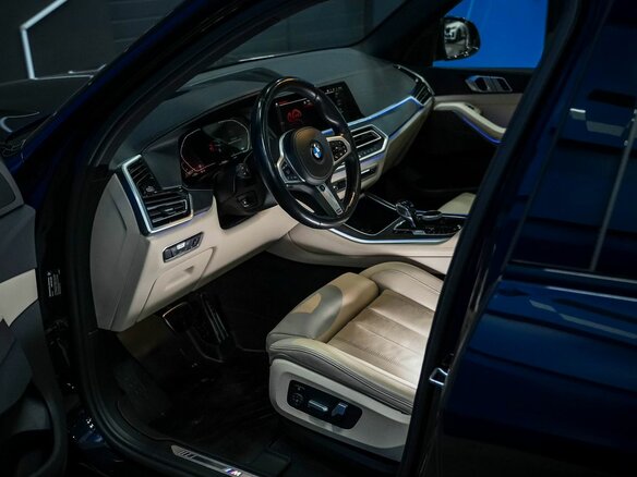 2021 BMW X5 40i IV (G05/G18), синий, 6909000 рублей - вид 10