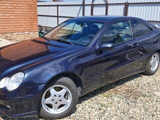 2004 Mercedes-Benz C-Класс 180 II (W203) Рестайлинг, чёрный, 410000 рублей, вид 1