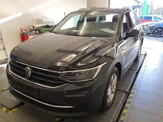 2022 Volkswagen Tiguan II Рестайлинг, серый, 2292000 рублей, вид 3