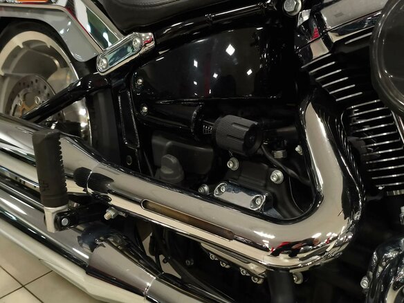 2024 Harley-Davidson Fat Boy, серебристый, 2990000 рублей - вид 9