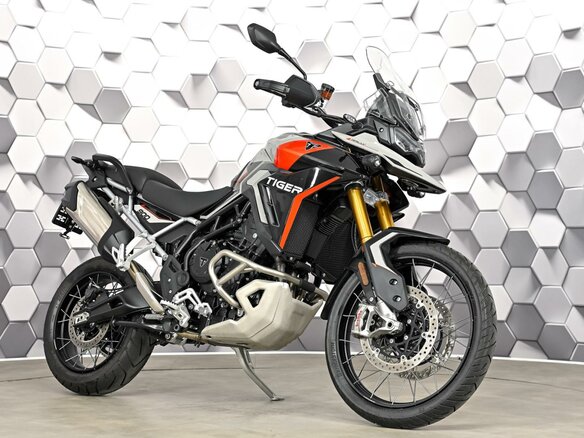 2025 Triumph Tiger 900, серый, 1799000 рублей