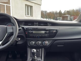 2013 Toyota Corolla XI (E160, E170, E180), белый, 1000000 рублей, вид 4