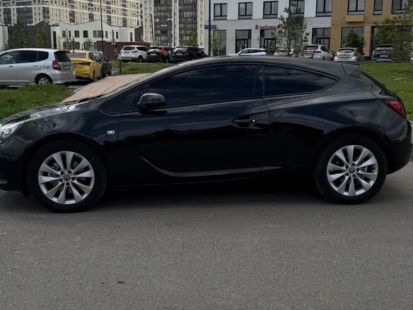 2013 Opel Astra GTC J Рестайлинг, чёрный, 910000 рублей - вид 3