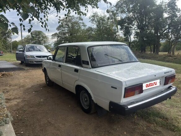 2004 Lada (ВАЗ) 21053-20, белый, 160000 рублей - вид 5