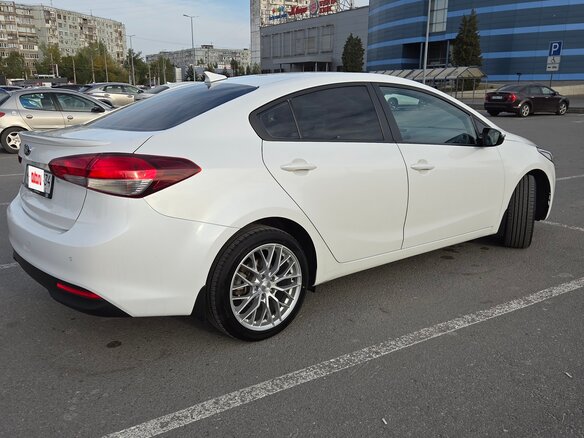 2017 Kia Cerato III Рестайлинг (Classic), белый, 1590000 рублей - вид 15