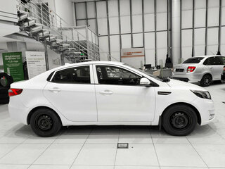 2014 Kia Rio 6-speed III, белый, 949000 рублей, вид 4