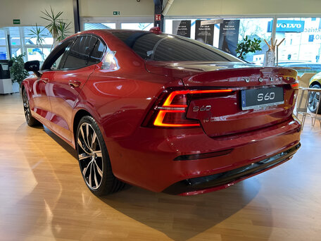 2026 Volvo S60 III, красный, 4990000 рублей, вид 2