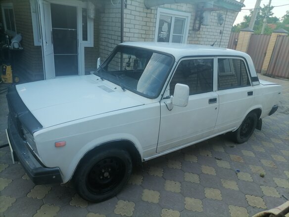 2004 Lada (ВАЗ) 2107, белый, 100000 рублей - вид 4