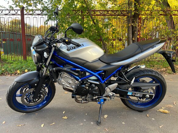 2020 Suzuki SV 650, серебристый, 695000 рублей - вид 1