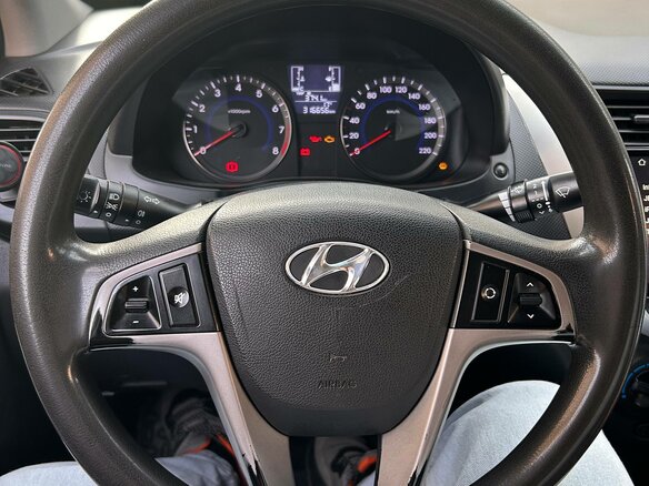 2015 Hyundai Solaris I Рестайлинг, белый, 660000 рублей - вид 6